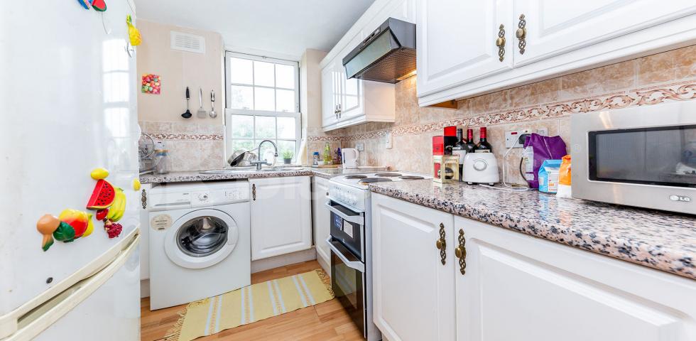 			NEW INSTRUCTION!, 2 Bedroom, 1 bath, 1 reception Flat			 St. Phillips House- Lloyd Baker St., KINGS CROSS WC1X